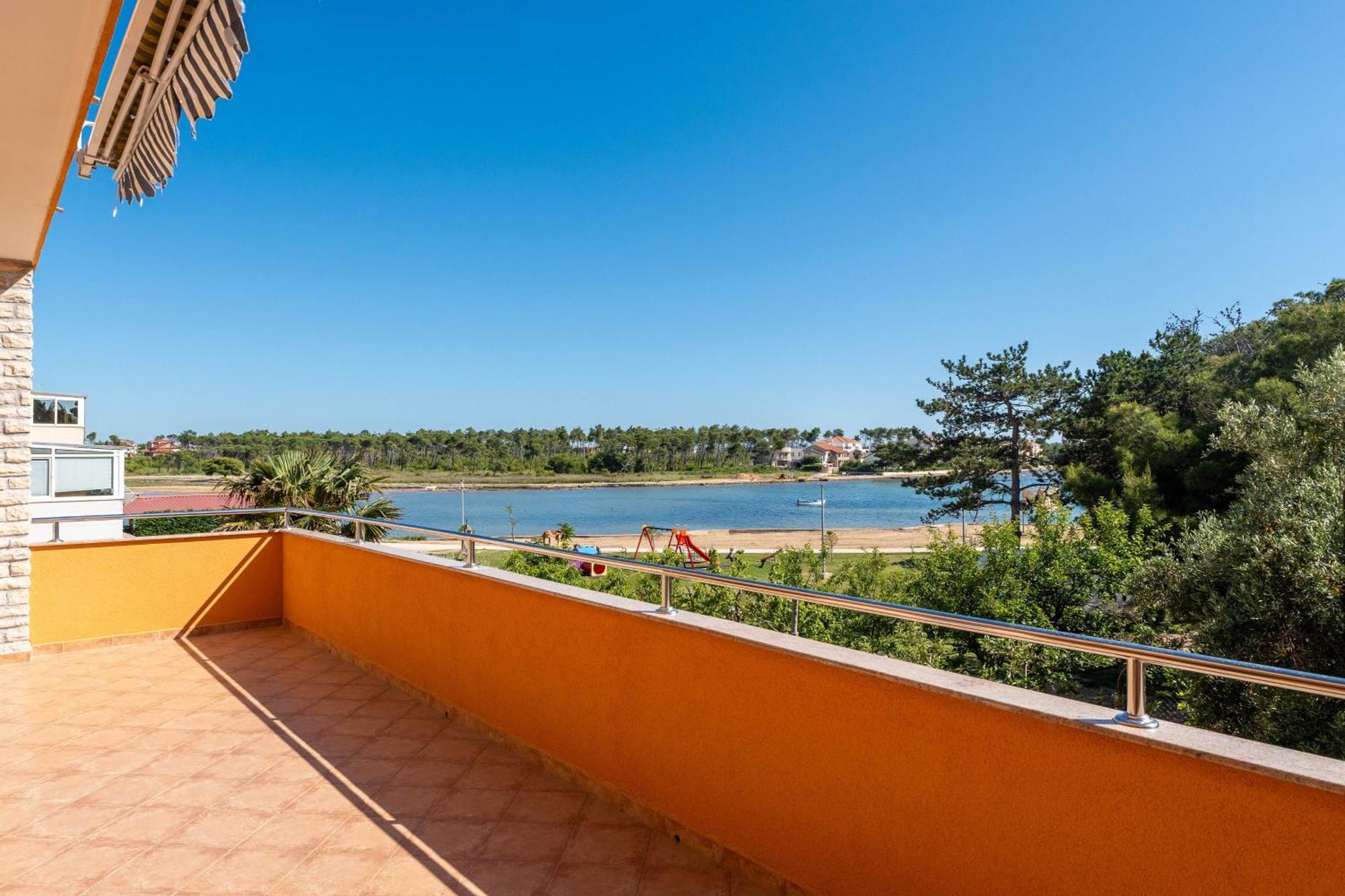 Apartments By The Sea Privlaka, Zadar - 666 Exterior foto